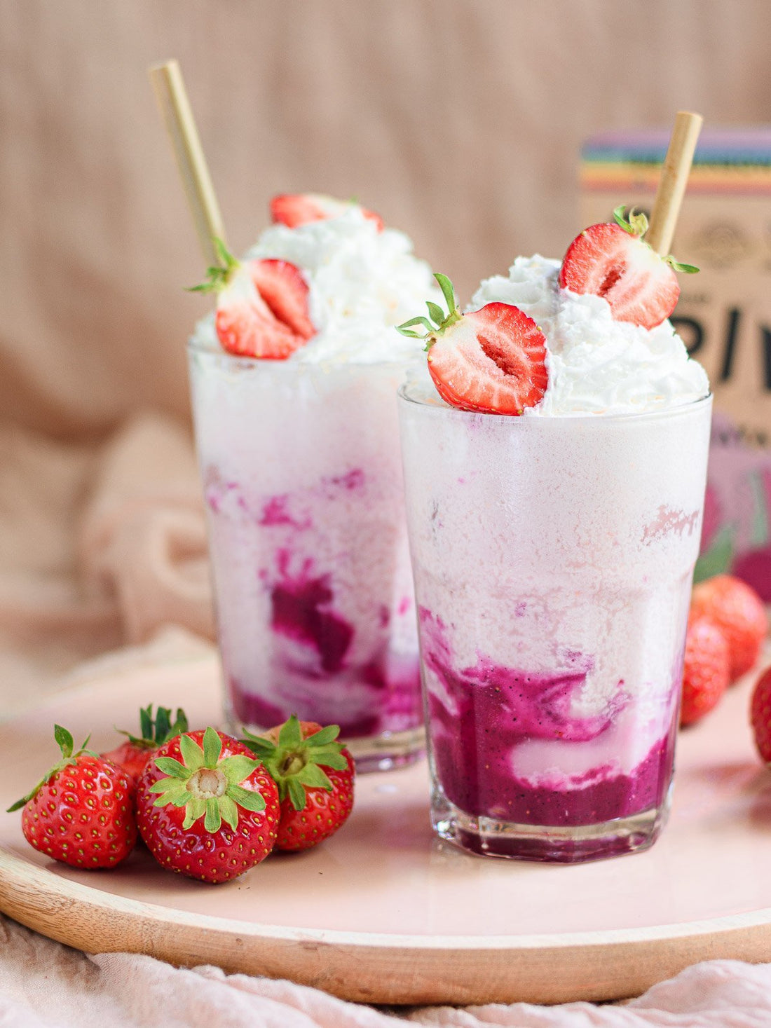 Strawberry-Pitaya Latte | Rawnice